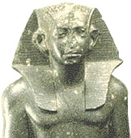 Afrikan statues with damaged noses